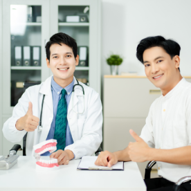 dentist-explaining-dental-care-to-male-patient-usi-2025-08-10-19-46-54-utc-3.webp